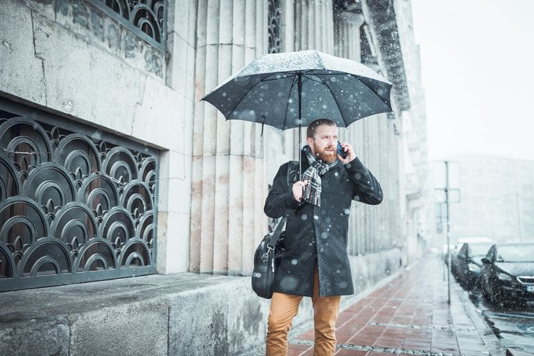 Száraz torkú férfi